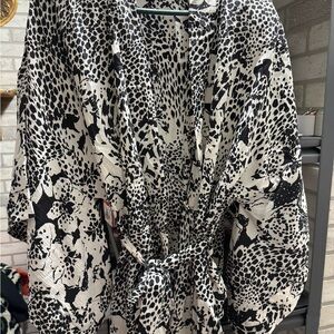 ✨BNWOT✨ Linda Large Elegant Black and White Women's cover